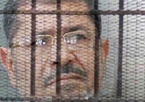 محمد مرسي في قفص الاتهام- أرشيفية