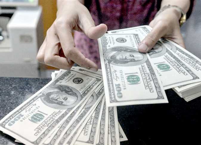 أسعار العملات الأجنبية والعربية بداية تعاملات الأسبوع داخل البنوك المصرية