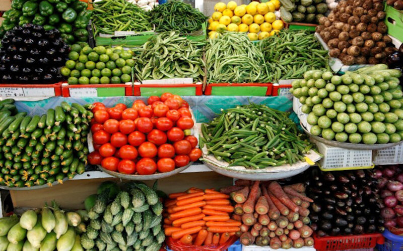 أسعار الخضروات والفاكهة اليوم الخميس بسوق العبور