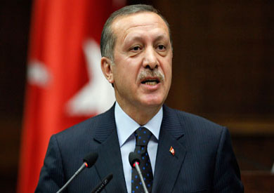 أعلن الرئيس التركي رجب طيب أردوغان، اليوم الجمعة، أن "بلاده ستتوجه لانتخابات مبكرة في الأول من نوفمبر القادم، وسيتم تشكيل حكومة مؤقتة تقوم بتسيير الأعمال حتى يحين موعد الانتخابات".