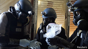 لا تزال هناك تساؤلات بشأن الخطة التي تستهدف البدء في تدمير الأسلحة الكيمياوية السورية في البحر.