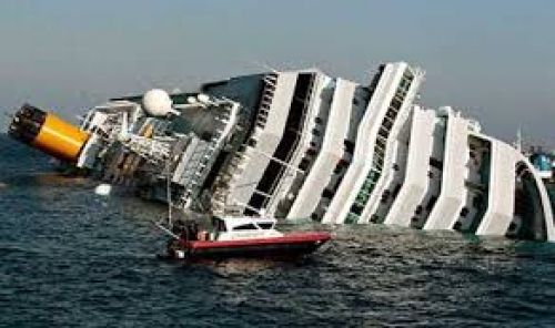 25 قتيلا وعشرات المفقودين إثر غرق عبارة في بورما