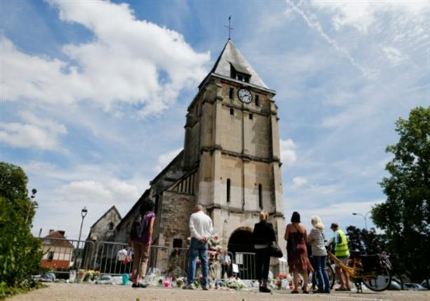 إعادة افتتاح كنيسة سانت إتيان دو روفري بعد شهرين على ذبح كاهن فرنسي