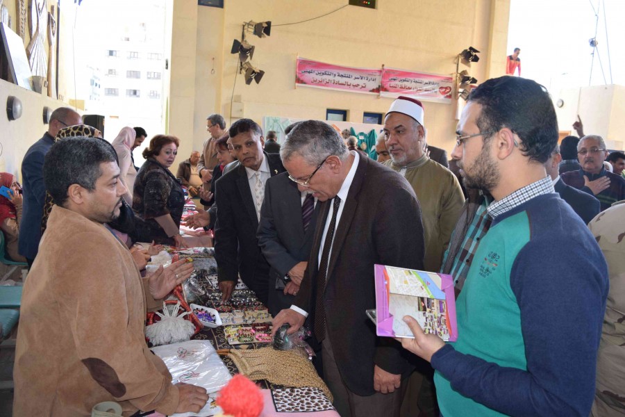 افتتاح معرض للمنتجات اليدوية بمكتبة مصر ضمن احتفالات العيد الوطني للمنيا