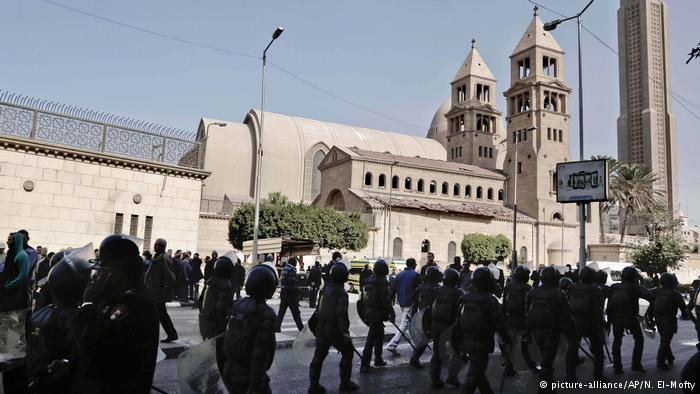 الكنيسة البطرسية في حي العباسية في القاهرة تتعرض نهاية العام الماضي إلى هجوم إرهابي أسفر عن مقتل 24 شخصا، أغلبهم نساء، وإصابة 49 آخرين.