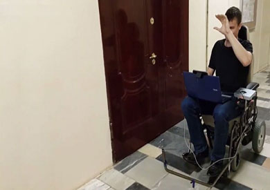 اختراع «كرسى» للمُقعدين يتحرك بإشارات يرسلها المخ