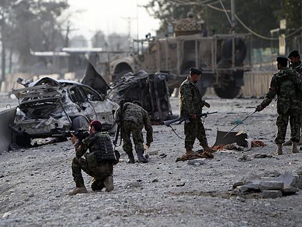 16 قتيلا في هجوم لـ«طالبان» على قاعدة عسكرية بباكستان