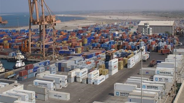 تصدير 8 آلاف طن كوارتز من ميناء سفاجا إلى النرويج