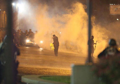 الشرطة الأمريكية تطلق قنابل الغاز على المتظاهرين - أرشيفية