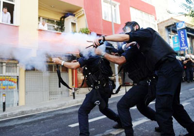 اشتباكات بين الشرطة والمتظاهرين في تركيا، أرشيفية، استمرار الاحتجاجات المناهضة لحكومة أردوغان