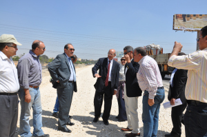 محافظ الجيزة خلال تفقده مشروع توسعة طريق الفيوم