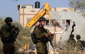 الاحتلال الإسرائيلي يعتقل 15 فلسطينيا ويهدم منزلا ويخطر بهدم آخر
