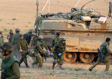 استهداف الجنود والمدرعات الإسرائيلية من قبل رجال المقاومة الفلسطينية
