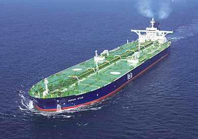 ناقلة نفط في ميناء بليبيا- أرشيفية