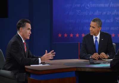 الرئيس الأميركي باراك أوباما ومنافسه الجمهوري ميت رومني، خلال ثالث وآخر مناظرة تلفزيونية جرت بينهما في بوكا راتون بولاية فلوريدا، قبل الانتخابات المقرر إجراؤها في 6 نوفمبر المقبل
