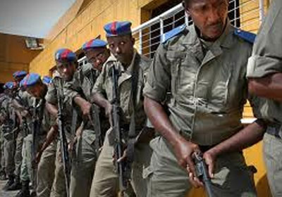 جنود حول وزارة الإعلام في إريتريا