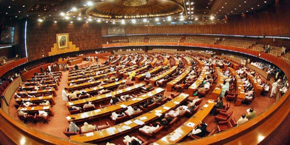 البرلمان الباكستاني يصوت لانتخاب رئيس وزراء جديد