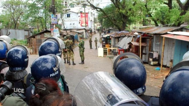 قوات الأمن البنغالية تبادلت إطلاق النار مع المشتبه بهم المختبئين في مبنى سكني