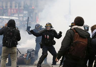 مواجهات بين الشرطة ومتظاهرين في باريس