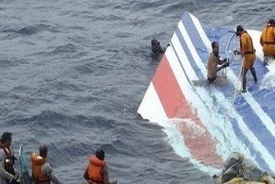 أجزاء من طائرة عسكرية روسية