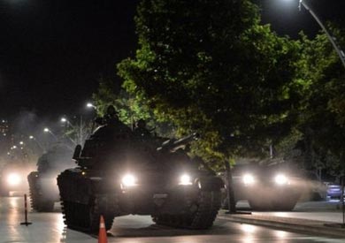 محاولة الانقلاب أحدثت هزة كبيرة في المجتمع التركي ودفعت السلطات لإجراء حملة تطهير كبيرة