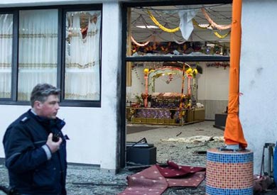 صنفت الشرطة الهجوم على معبد للسيخ في مدينة إيسن بأنه "عمل إرهابي"، وألقت القبض على رجلين مشتبه بهما في الهجوم الذي أسفر عن إصابة ثلاثة أشخاص، أحدهم إصابته خطيرة.