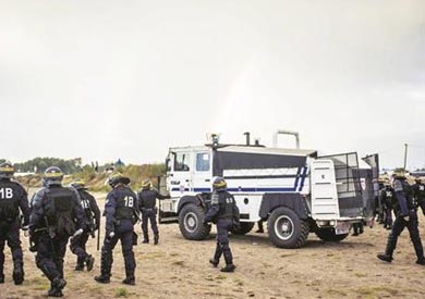 انتشار لعناصر الشرطة الفرنسية في مخيم "الغابة" بكاليه