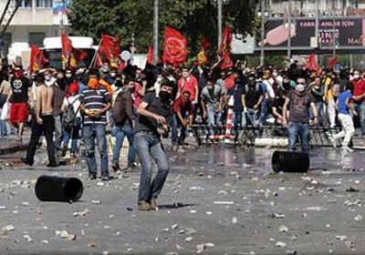 أرشيفية من اشتباكات بين المؤيدين والمعارضين بتركيا
