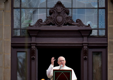 البابا فرانسيس بابا الفاتيكان في صلاة التبشير الملائكي