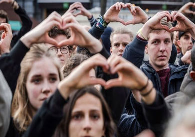 مواطنون في بروكسل يحيون ذكرى سقوط ضحايا خلال اعتداء ارهابي استهدفهم العام الماضي