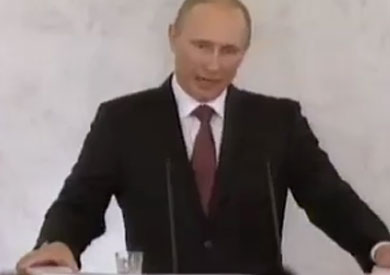 بوتين يوقع قانونين بضم القرم إلى روسيا