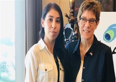 وزيرة الدفاع الألمانية انيجريت كرامب-كارنباور