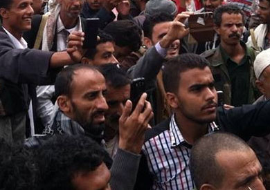 ارشيفية لدروع بشرية