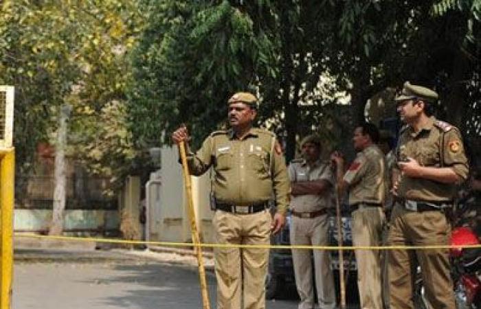 إجلاء المئات من طريق سريع تعرض لانهيار أرضي في الهند