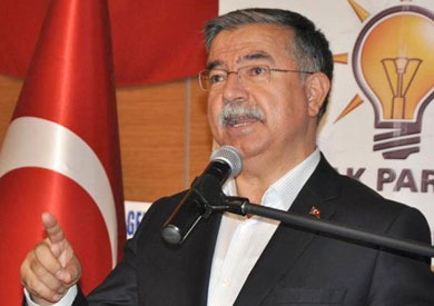 وزير الدفاع التركي عصمت يلمظ