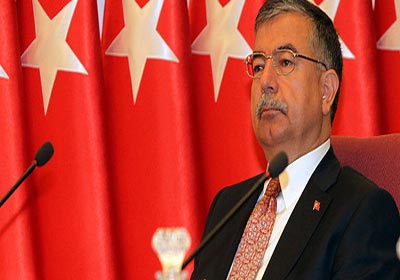 وزير الدفاع التركي عصمت يلماز