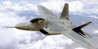 مقاتلات أمريكية تحلق فوق الشانزليزيه بمناسبة العيد الوطني لفرنسا