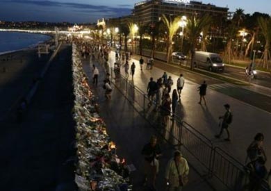 أكثر من 80 شخصا لقوا حتفهم في هجوم نيس حينما دهست شاحنة حشود من الأشخاص كانوا يحتفلون بيوم الباستيل في 14 يوليو/تموز