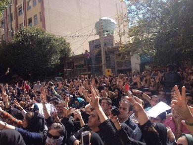 تظاهرات في إيران ضد هجمات المتطرفين على النساء بالحمض