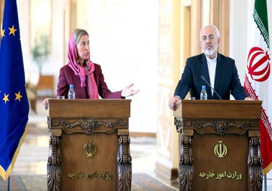 وزيرة خارجية الاتحاد الأوروبي فيديريكا موجيريني، ونظيرها الإيراني محمد جواد ظريف ارشيفية