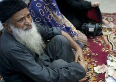 بدأ عبد الستار إيدهي العمل الخيري وهو في مقتبل العمر