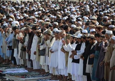 الأفغان يحتفلون بعيد الأضحى بالصلاة من أجل السلام
