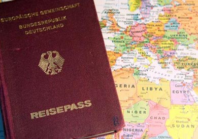 الإرهابيون الذين يحملون جنسيات متعددة يجب أن لا يحملوا الجنسية الألمانية، على الأقل هذا ما تطالب به لجنة الخبراء في الحزب الديمقراطي المسيحي. في فرنسا أثار هذا القانون ضجة كبيرة وانتقادات واسعة.