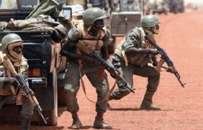 مقتل 11 جنديا ماليا على الأقل في هجوم قرب الحدود مع بوركينا فاسو