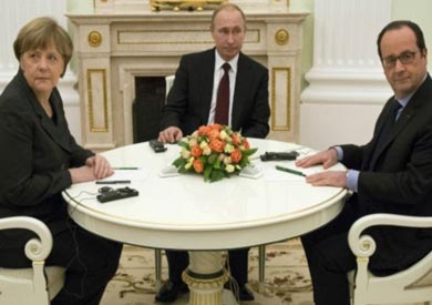 فرنسوا هولاند وأنجيلا ميركل وفلاديمير بوتين