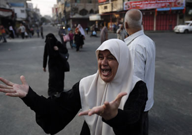 إحدى الأمهات الثكلى من جراء القصف الإسرائيلي على قطاع غزة