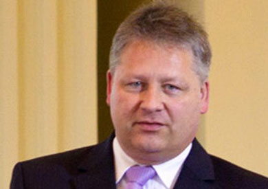 في بيان صادر عن مكتب المستشارية الألمانية، تم تأكيد تعيين برونو كال كرئيس جديد للاستخبارات الخارجية الألمانية بدلا من الرئيس الحالي غرهارد شيندلر. وسيتسلم الرئيس الجديد مهامه ابتداء من شهر يوليو/ تموز القادم.