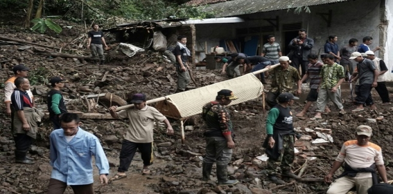 ارتفاع حصيلة ضحايا الفيضانات في إندونيسيا لـ26 قتيلا