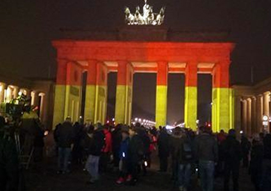 بوابة براندنبورج تضئ بألوان علم ألمانيا تضامنا مع ضحايا حادث شاحنة برلين تصوير: حسام حسن