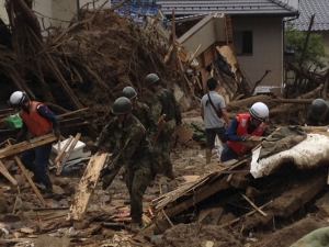 استمرار عمليات البحث عن المفقودين في الانهيارات الأرضية بهيروشيما – رويترز